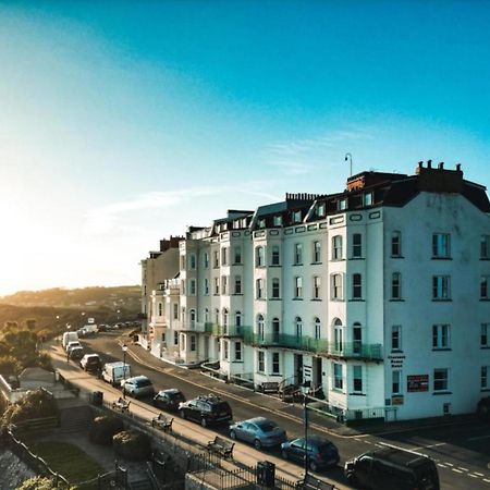 Clarence House Hotel Тенби Экстерьер фото