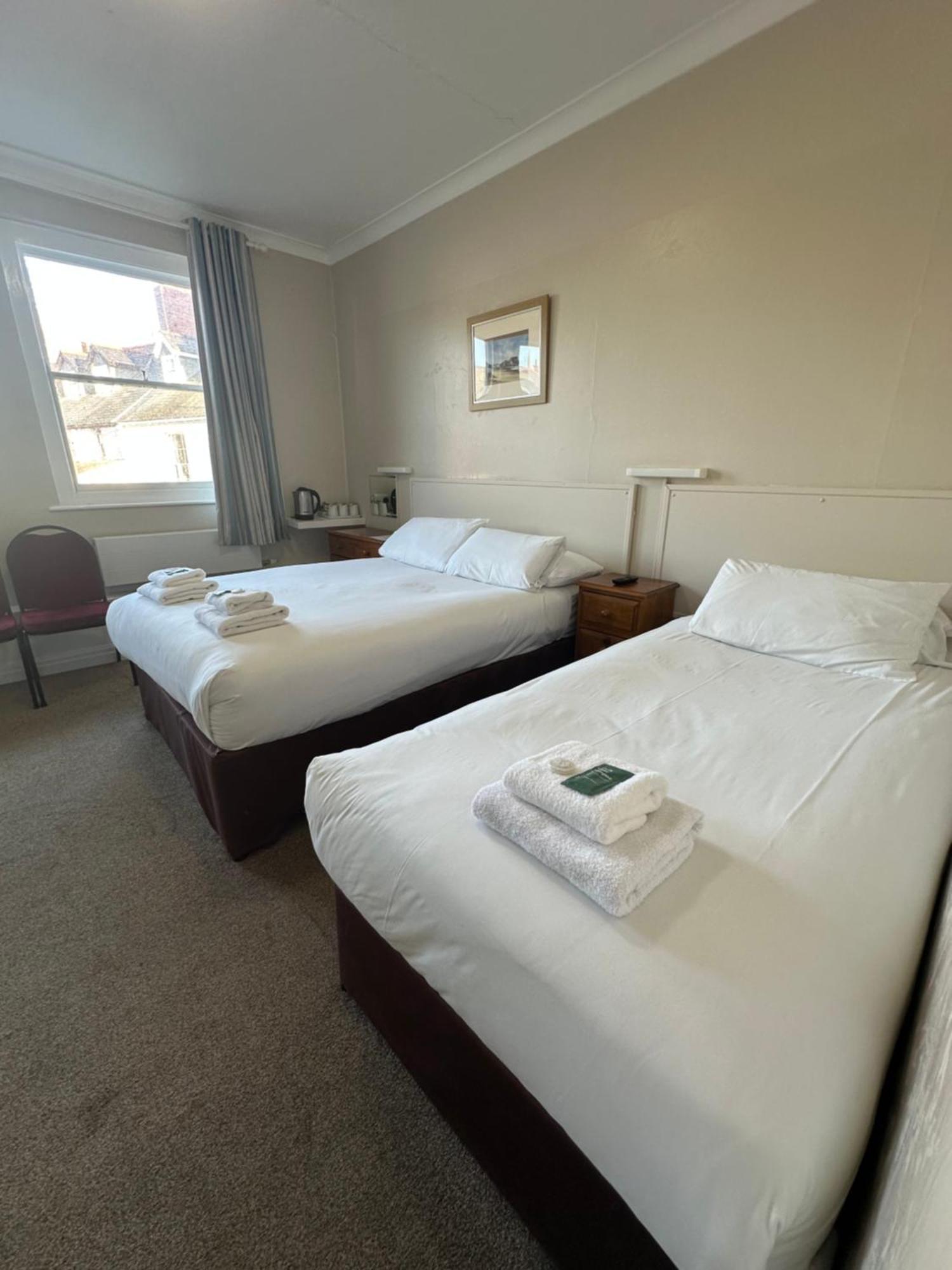 Clarence House Hotel Тенби Экстерьер фото