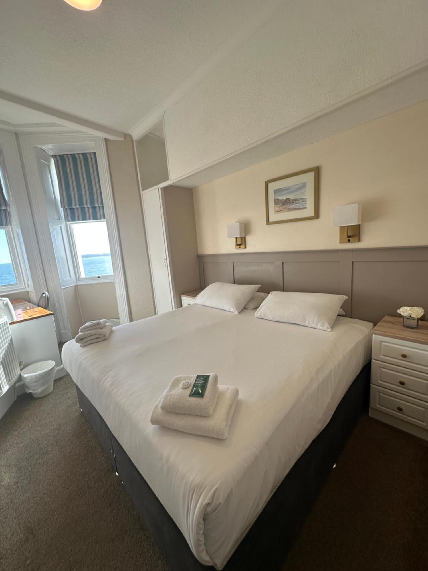 Clarence House Hotel Тенби Экстерьер фото