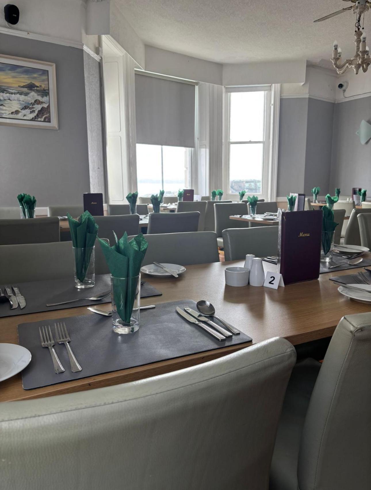 Clarence House Hotel Тенби Экстерьер фото
