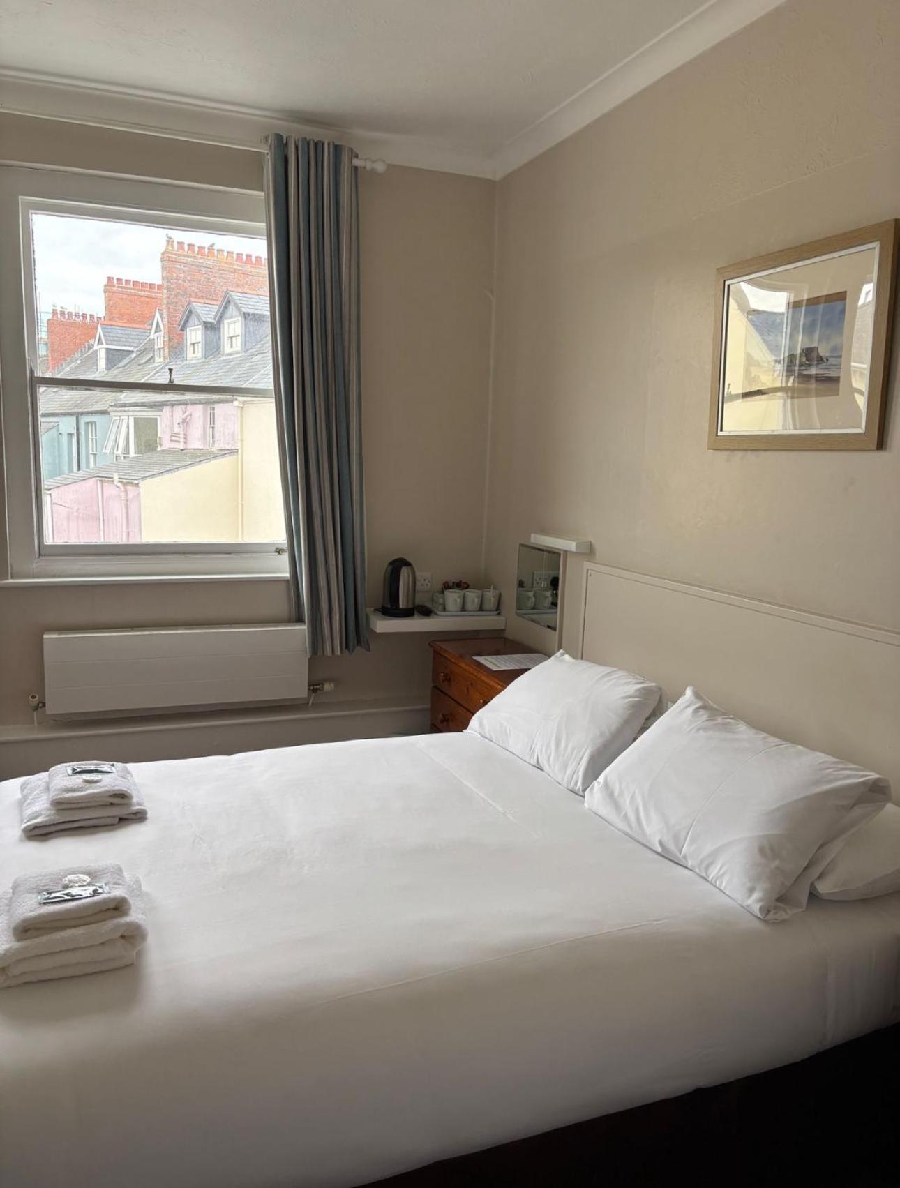 Clarence House Hotel Тенби Экстерьер фото