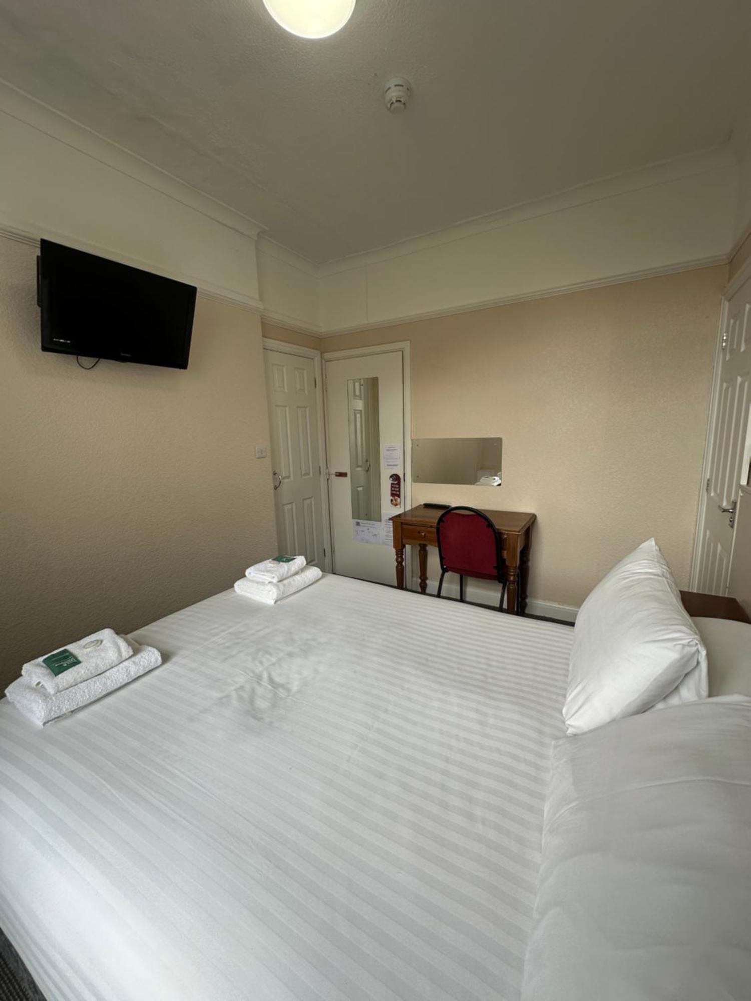 Clarence House Hotel Тенби Экстерьер фото